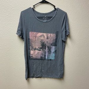 Women’s medium graphic soft tee